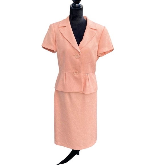 Liz Claiborne Peach Pencil Skirt Suit Short Sleeve Button Closure Lined Collared - Picture 1 of 13
